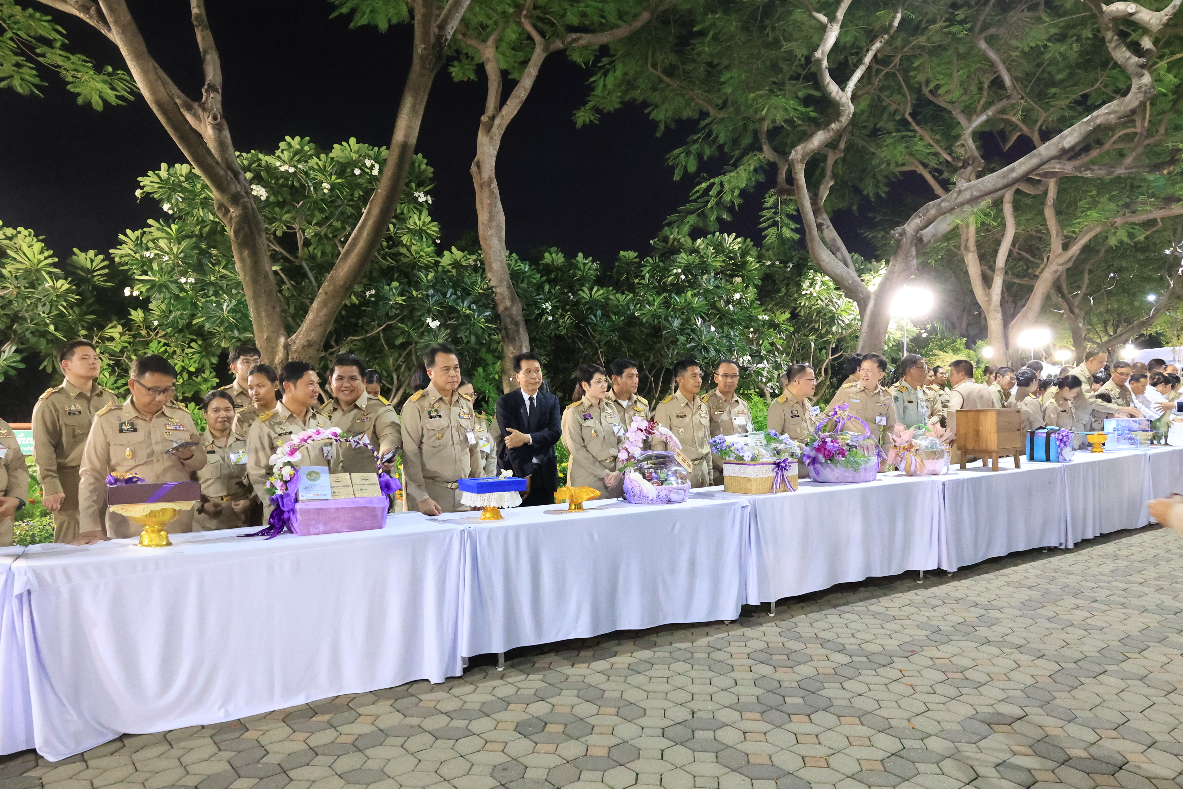 title - สำนักงานการปฏิรูปที่ดินเพื่อเกษตรกรรม ร่วมเฝ้าฯ รับเสด็จ สมเด็จพระกนิษฐาธิราชเจ้า กรมสมเด็จพระเทพรัตนราชสุดา ฯ สยามบรมราชกุมารี เสด็จพระราชดำเนินไปทรงเปิดงาน “สีสรรพรรณไม้ เทิดไท้บรมราชินีนาถ”